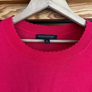 Banana Republic 100% Merino Wool Scallop Salmon/Fuchsia Sweater, Sz M